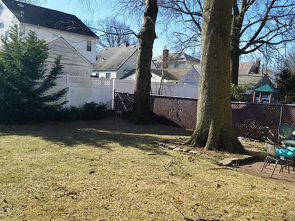 4th image of 32 Margaretta Ct