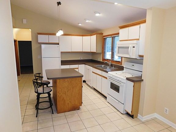 4th image of 15106 S Miles Ave