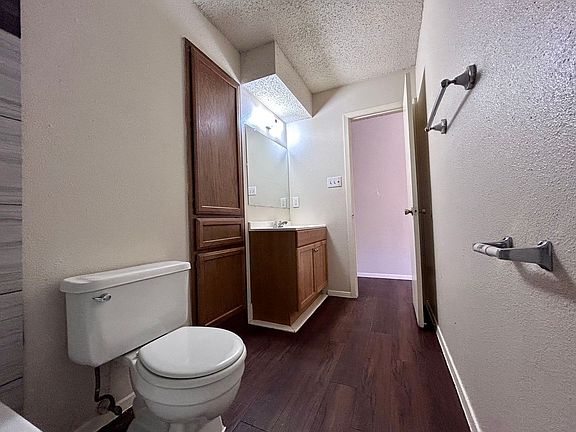 4th image of 8802 Pineridge Dr #A