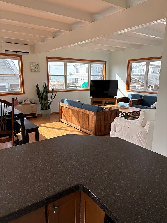 39 Pine St - Property Image