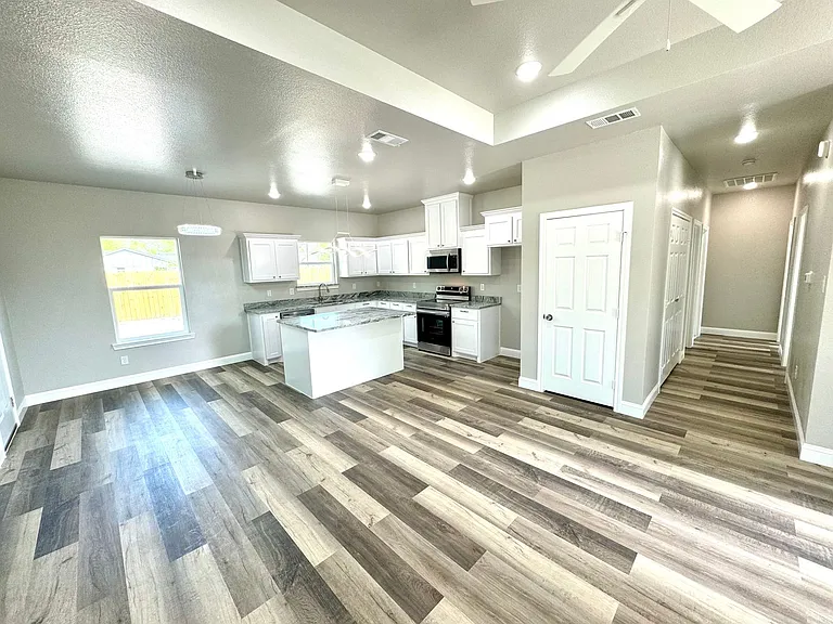 3415 Henderson St — Photo 3