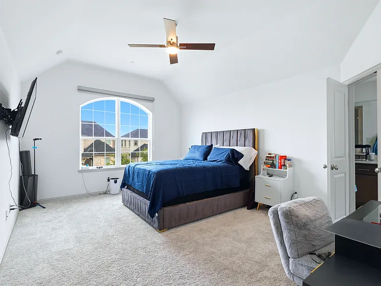 1004 Mikaela Dr — Photo 20