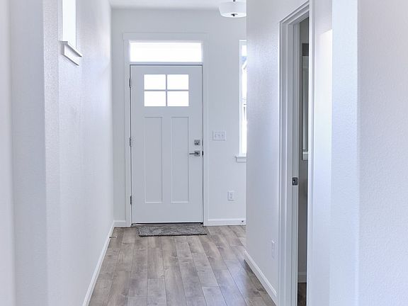3rd image of 2521 NE 9th Ave