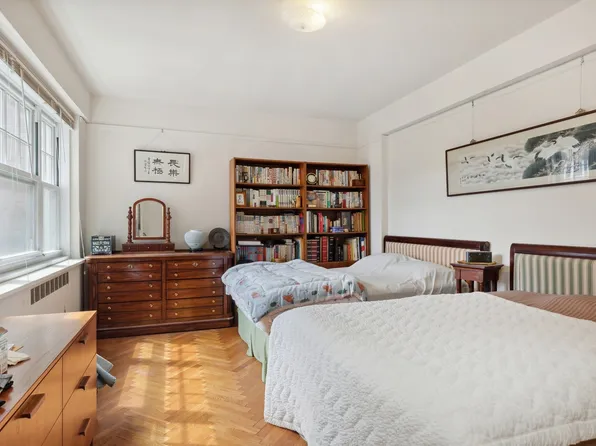 160 Cabrini Boulevard image 4 of 6