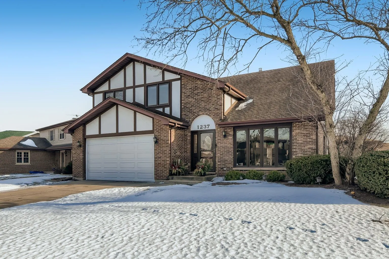 1237 N Hickory Trl photo 1