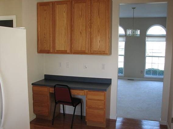 The build in desk in the kitch