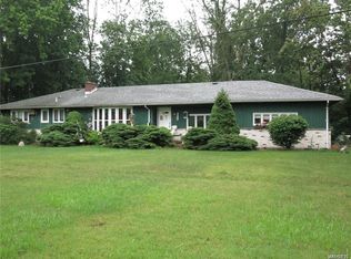 2490 W Oakfield Rd, Grand Island, NY 14072