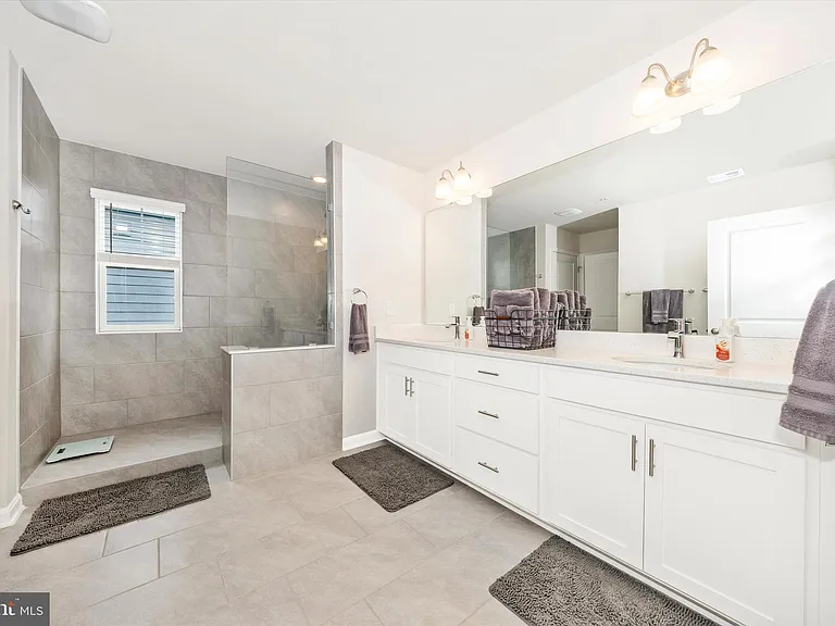 700 Bond St — Photo 20