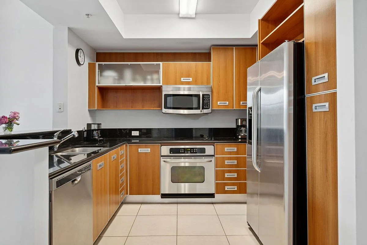 2 bed, 2.0 bath, 986 sqft, $3,000 — Photo 1