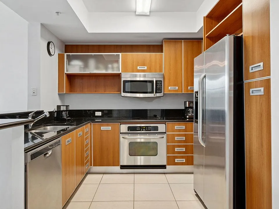410 Evernia St #414