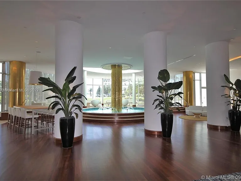 5161 Collins Ave #210 — Photo 4