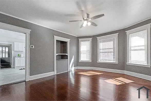 64 Rowe Ave — Photo 2
