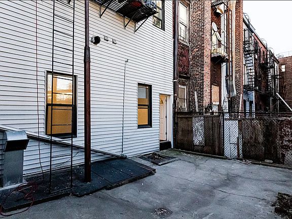 2nd image of 266 Wyckoff Ave APT 1R