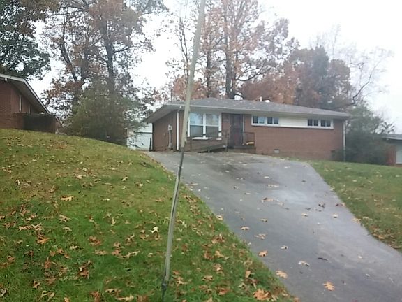 4th image of 4208 Hampshire Dr