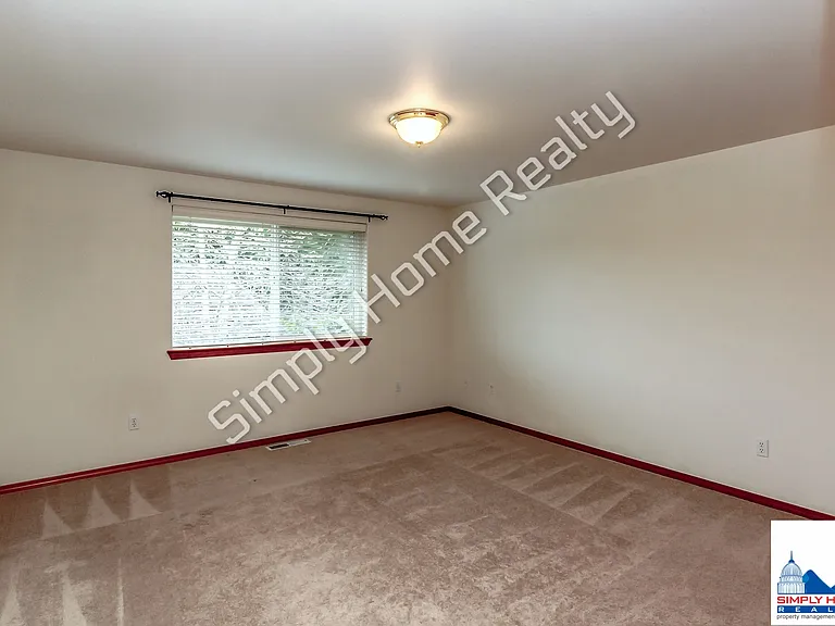 4100 Campus Green Dr NE — Photo 21