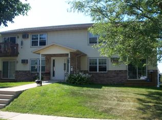 905 N Clover Ln, Cottage Grove, WI 53527