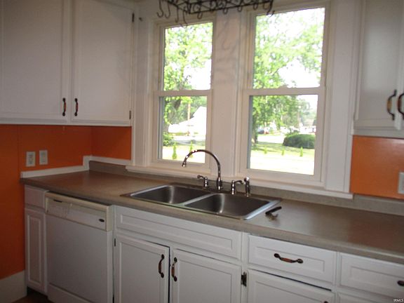 4th image of 1112 Goshen Ave