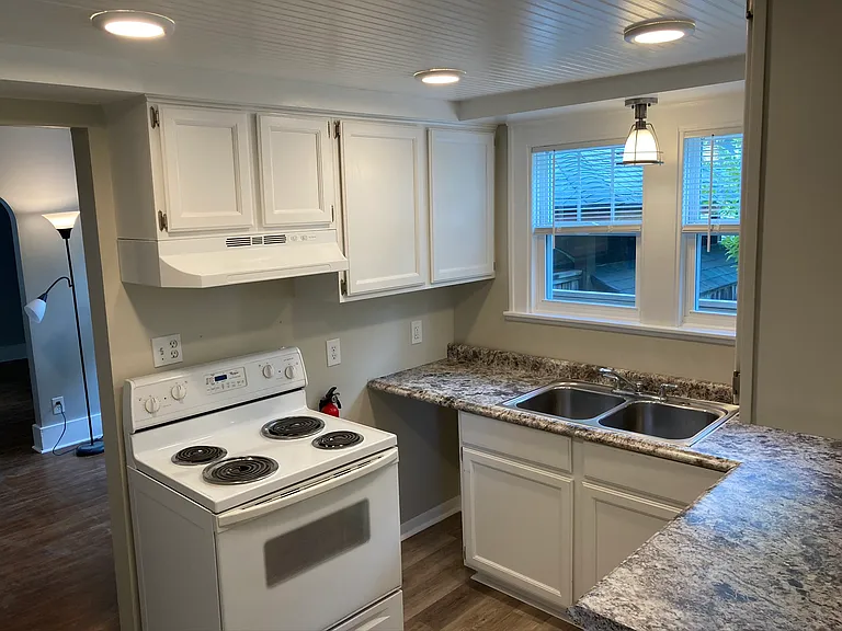 11711 Davis St — Photo 12