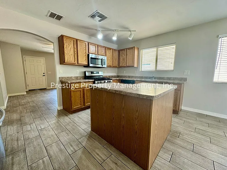 703 W Cholla Crest Dr — Photo 5