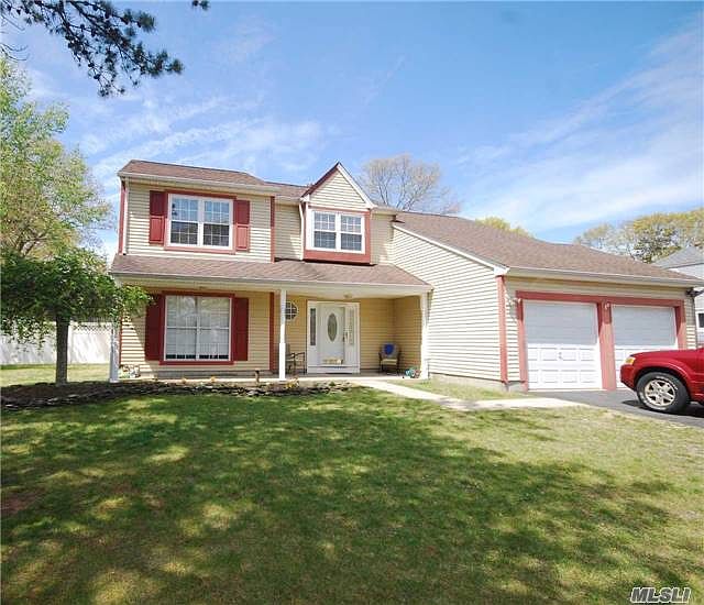 1st image of 18 Royal Dr