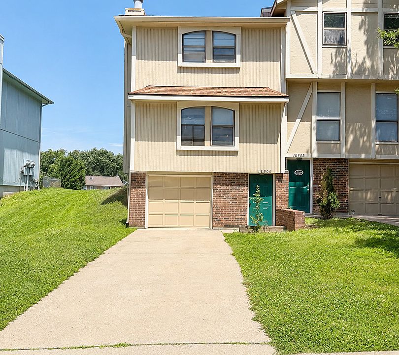 1st image of 18900 Manor Dr