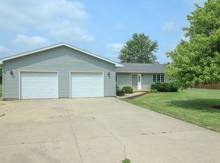 118 Delane Dr, Lexington, IL 61753