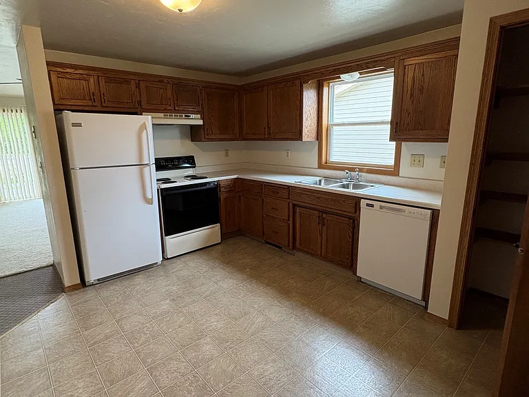 2547 Sun Ter — Photo 3