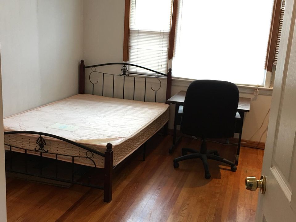 2nd image of 142 Romaine Ave