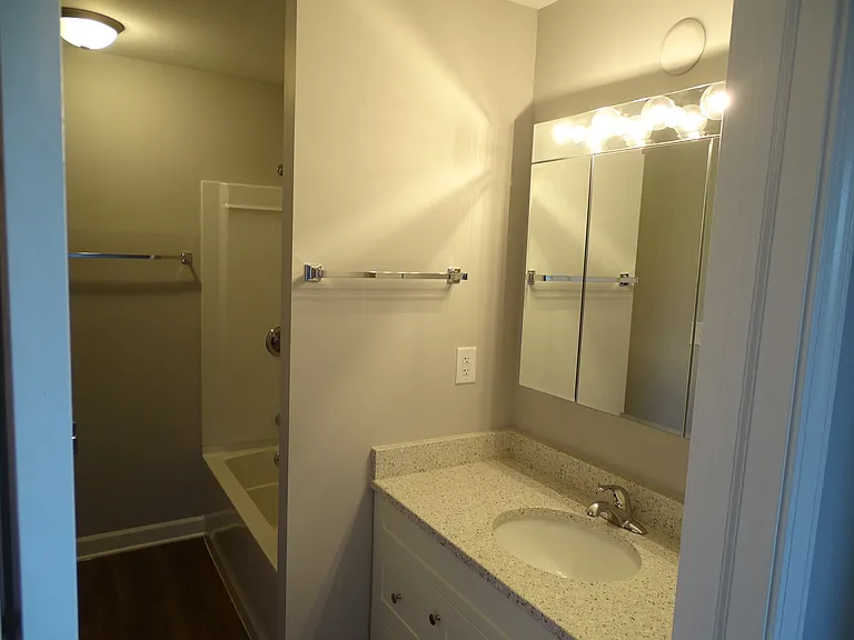 1061 Morthland Dr — Photo 17