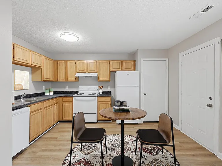 Greens of Pine Glen Apartments — Photo 12