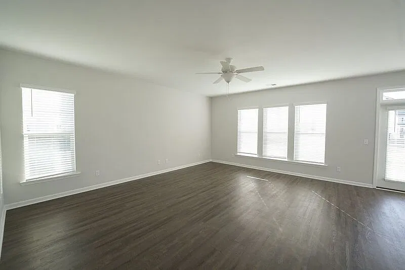 5 bed, 3.0 bath, 2956 sqft, $2,500 — Photo 4