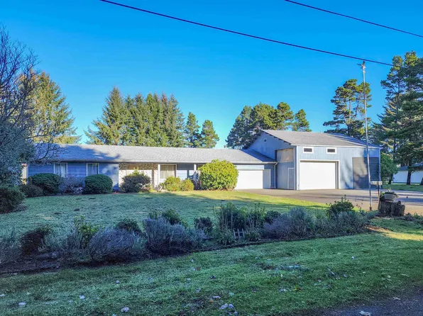 425 Tedsen Ln, Crescent City, CA 95531