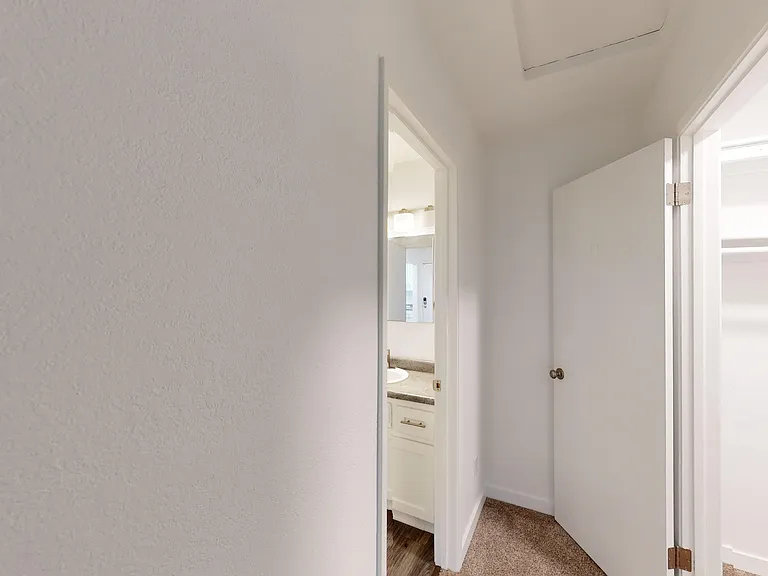 346 Robinson St #40 — Photo 12