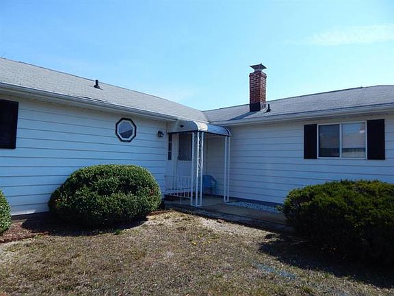 3rd image of 17 Greenville Ct