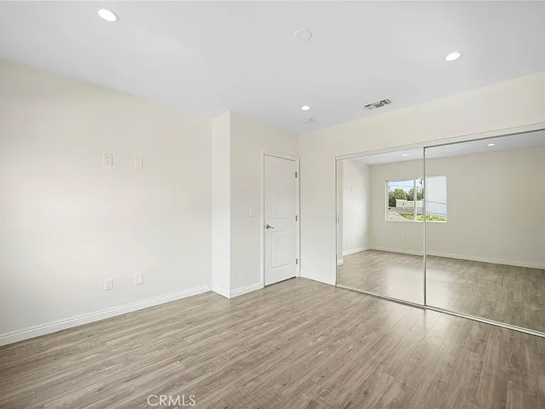 532 W Harvard St — Photo 16