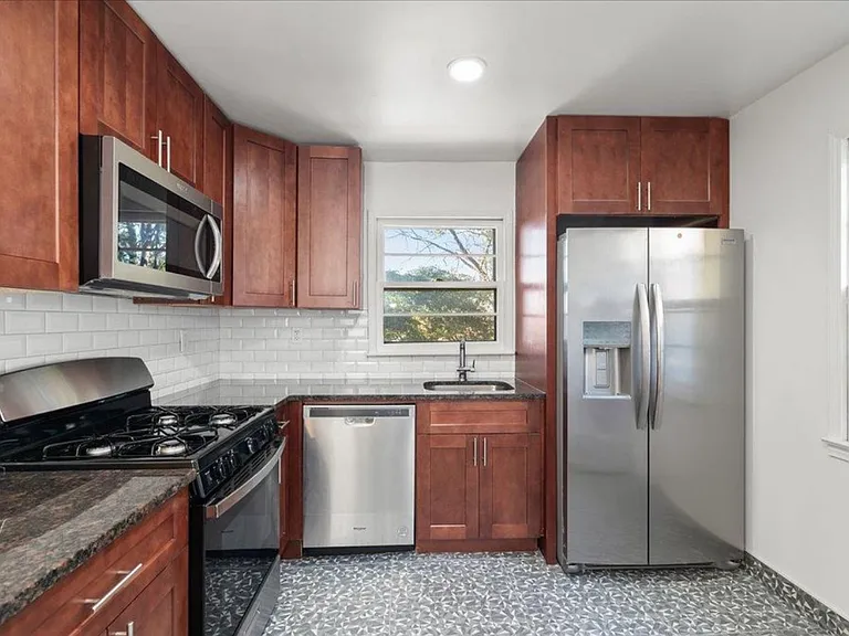77 Alta Ave — Photo 2