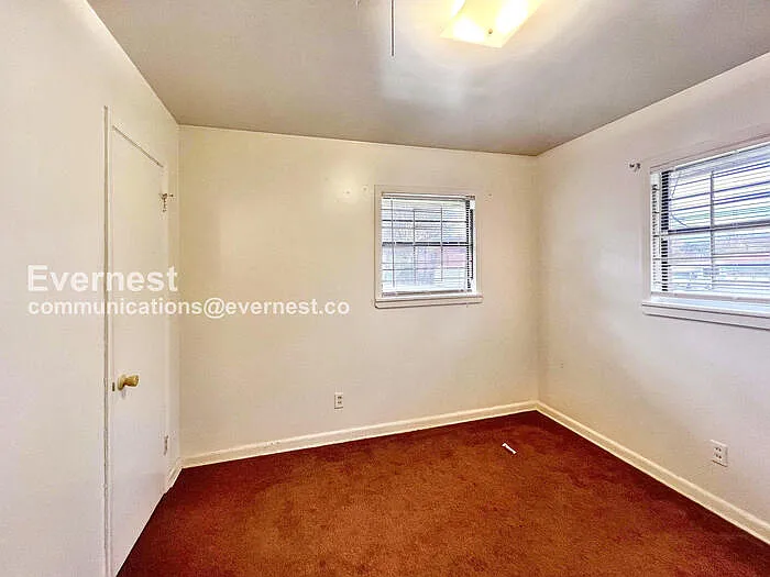 1814 1/2 S Cross St — Photo 7