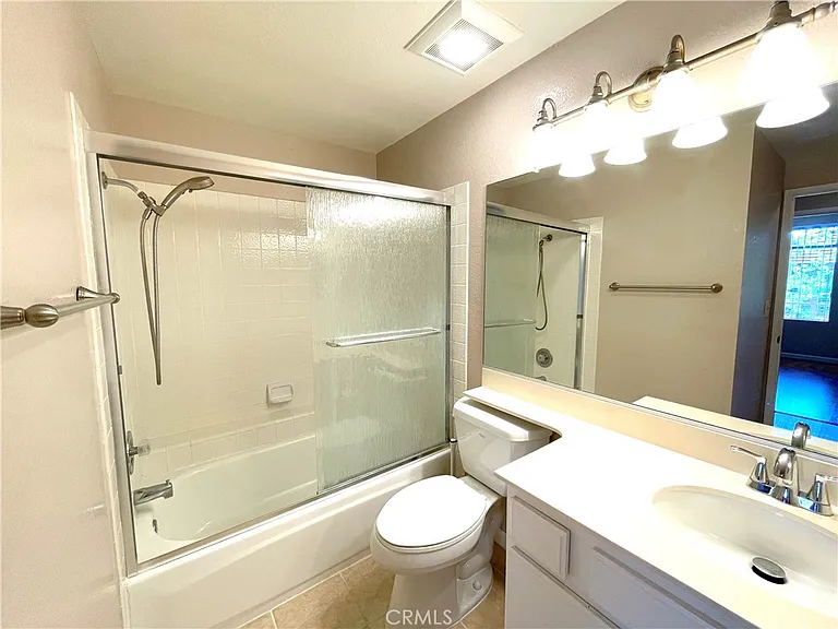 2563 Plaza Del Amo — Photo 18