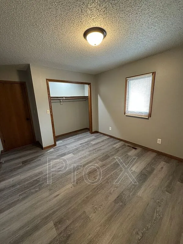 3 bed, 2.0 bath, 1008 sqft, $950 — Photo 3