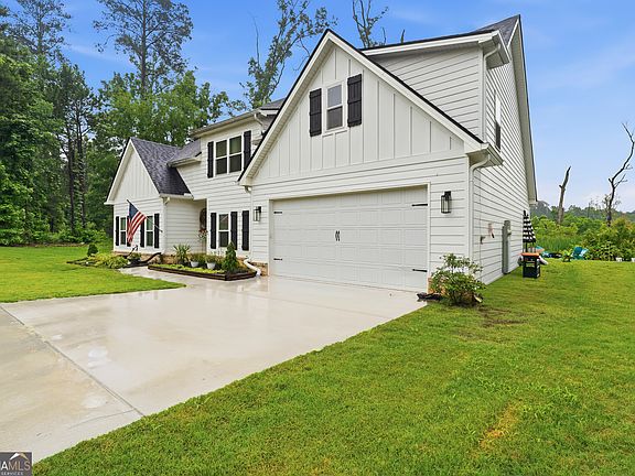 4th image of 221 Diamond Pl