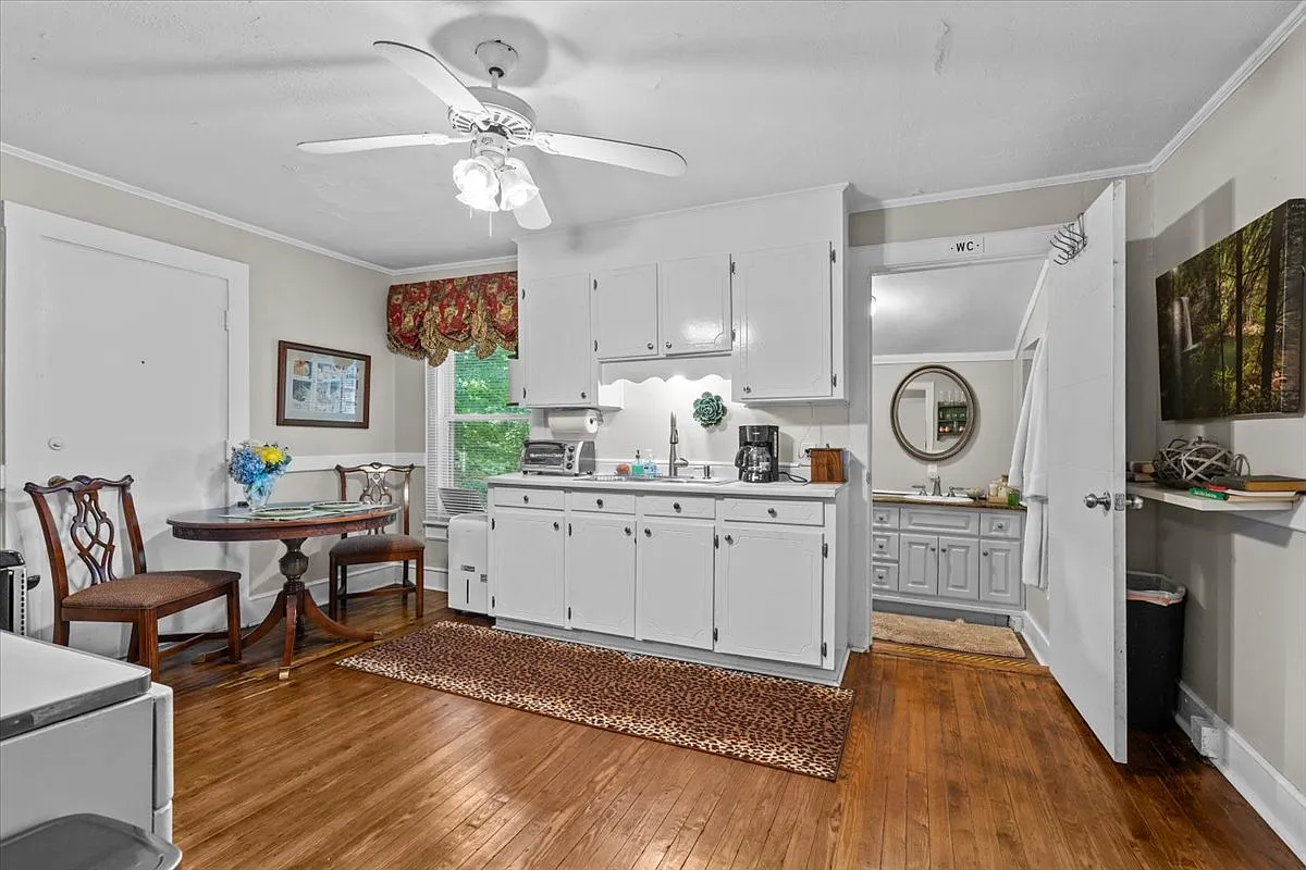 2 bed, 1388 sqft, $4,400 — Photo 4