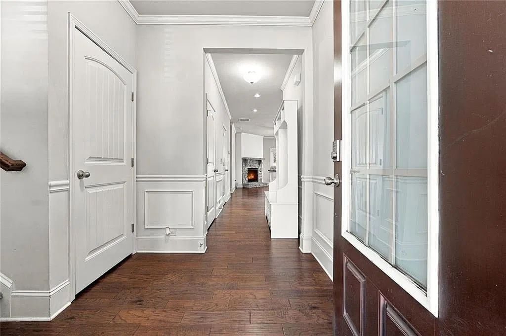 4 bed, 2.5 bath, 2758 sqft, $2,800 — Photo 3