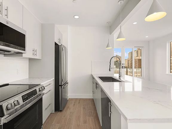 5th image of 2833 Brighton 3rd St #Penthouse 1