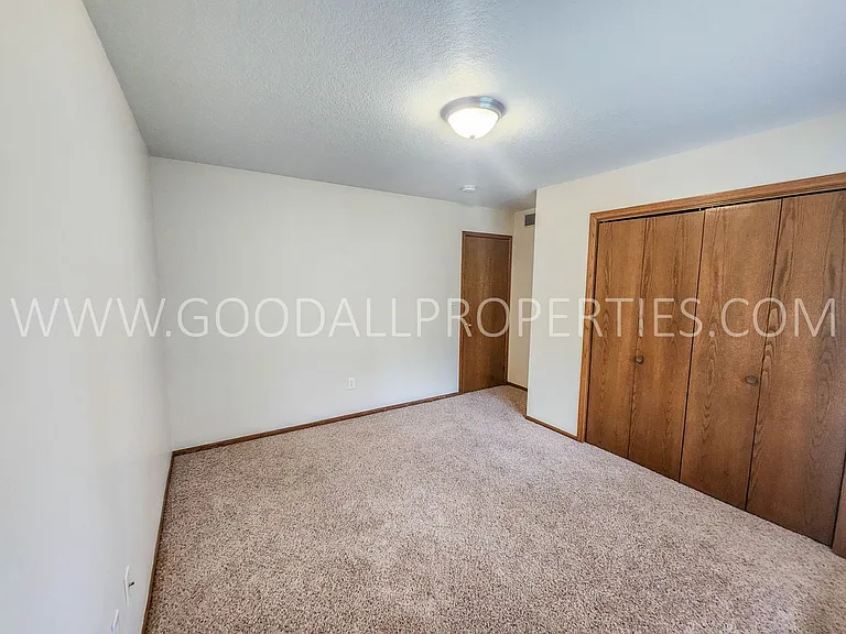 924 Prairie View Dr — Photo 24