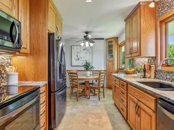 6829 Medicine Lake Rd, Golden Valley, MN 55427