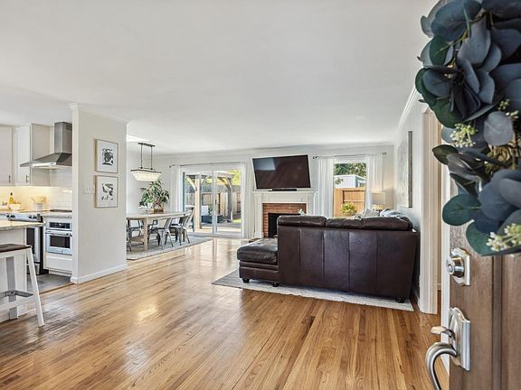 4th image of 2 Harding Drive