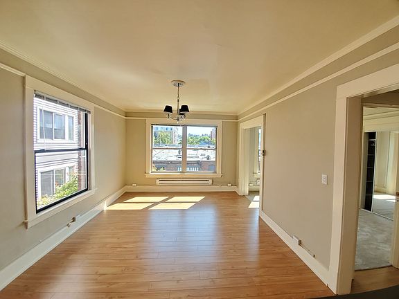 4th image of 206 Harvard Ave E #11