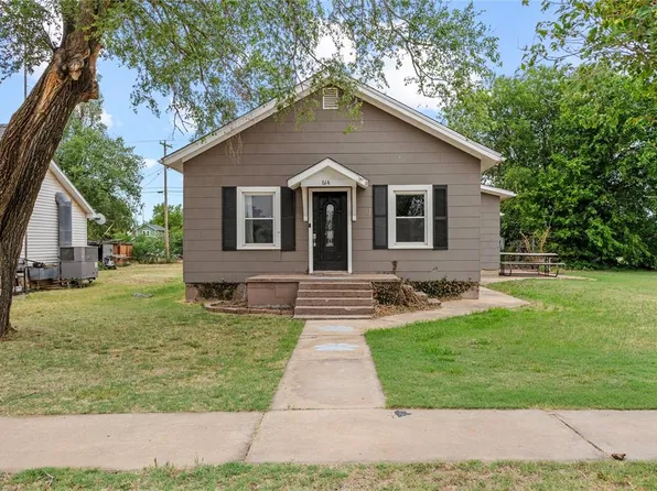 614 N 3rd St, Okeene, OK 73763