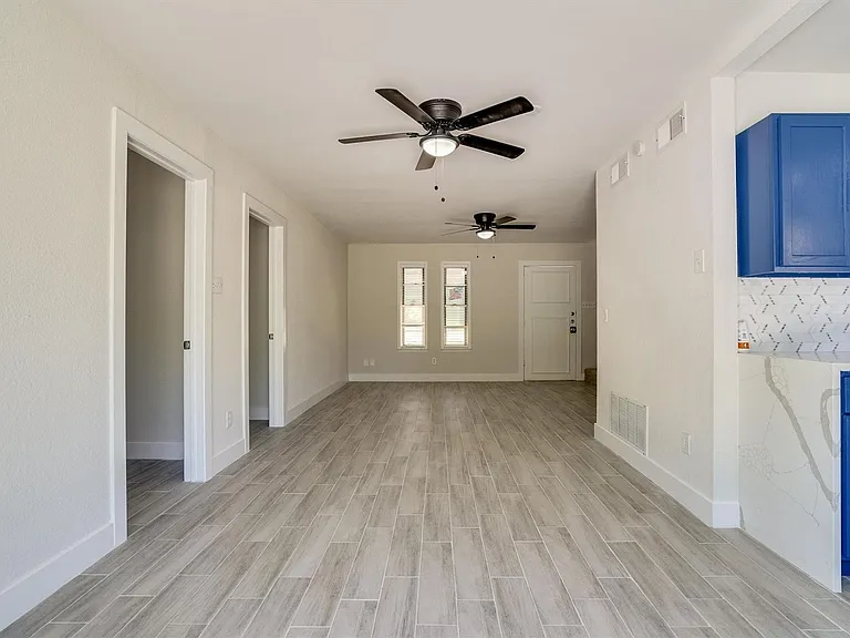 626 Arawe Cir W — Photo 2