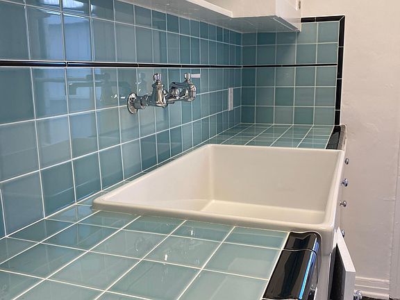 3rd image of 257 Hampton Dr APT 1